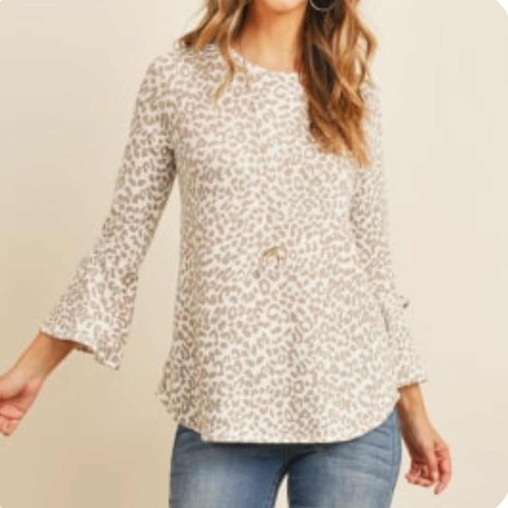BRAND NEW ! NEVER-WORN Cheetah print peasant-sleeve top!